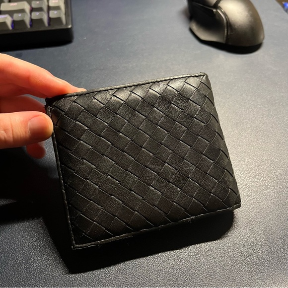 Bottega Veneta Classic Bi-Fold Leather Wallet - Picture 2 of 8